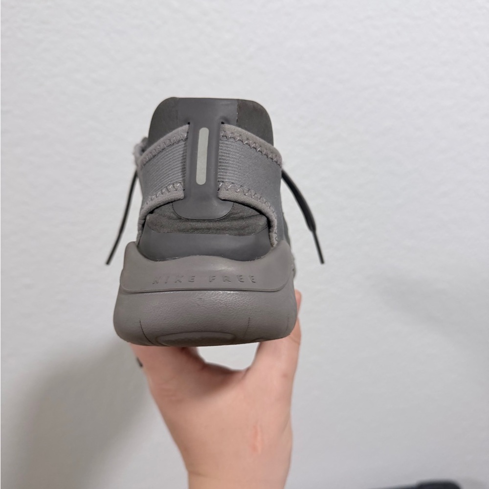 Nike grey free runs - Picture 3 of 9